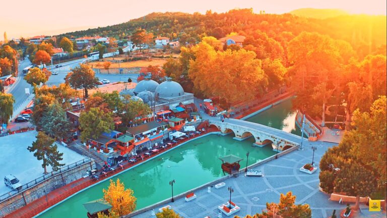 https://mdw-travel-data-us-east-1.s3.amazonaws.com/img/country/Turkey/Meram-Baglari/img_02.jpg