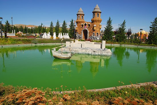 https://mdw-travel-data-us-east-1.s3.amazonaws.com/img/country/Turkey/Meram-Karatay-Madrasah/img_02.jpg