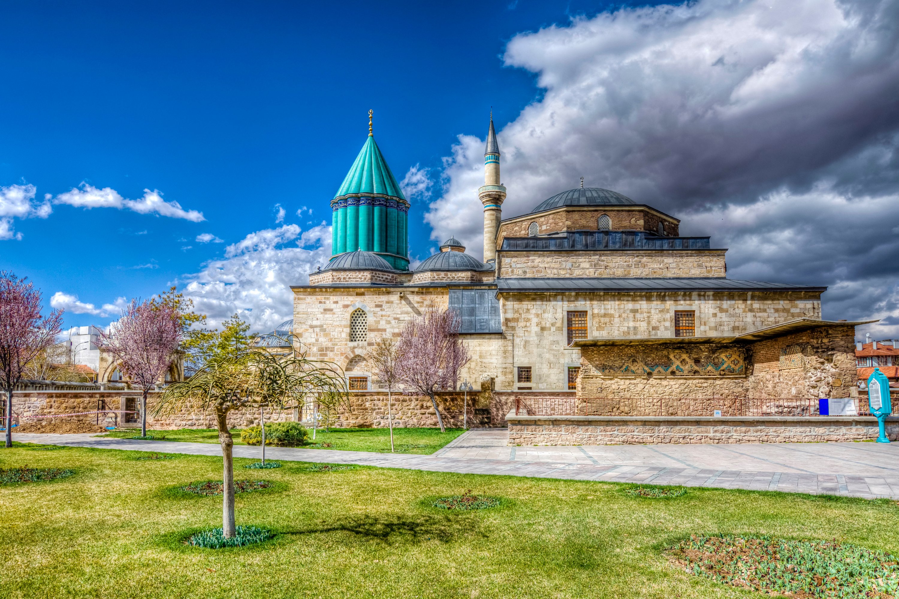 https://mdw-travel-data-us-east-1.s3.amazonaws.com/img/country/Turkey/Mevlana-Museum/img_00.jpg