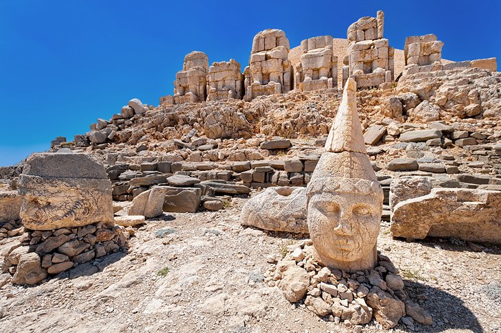 https://mdw-travel-data-us-east-1.s3.amazonaws.com/img/country/Turkey/Mount-Nemrut/img_01.jpg