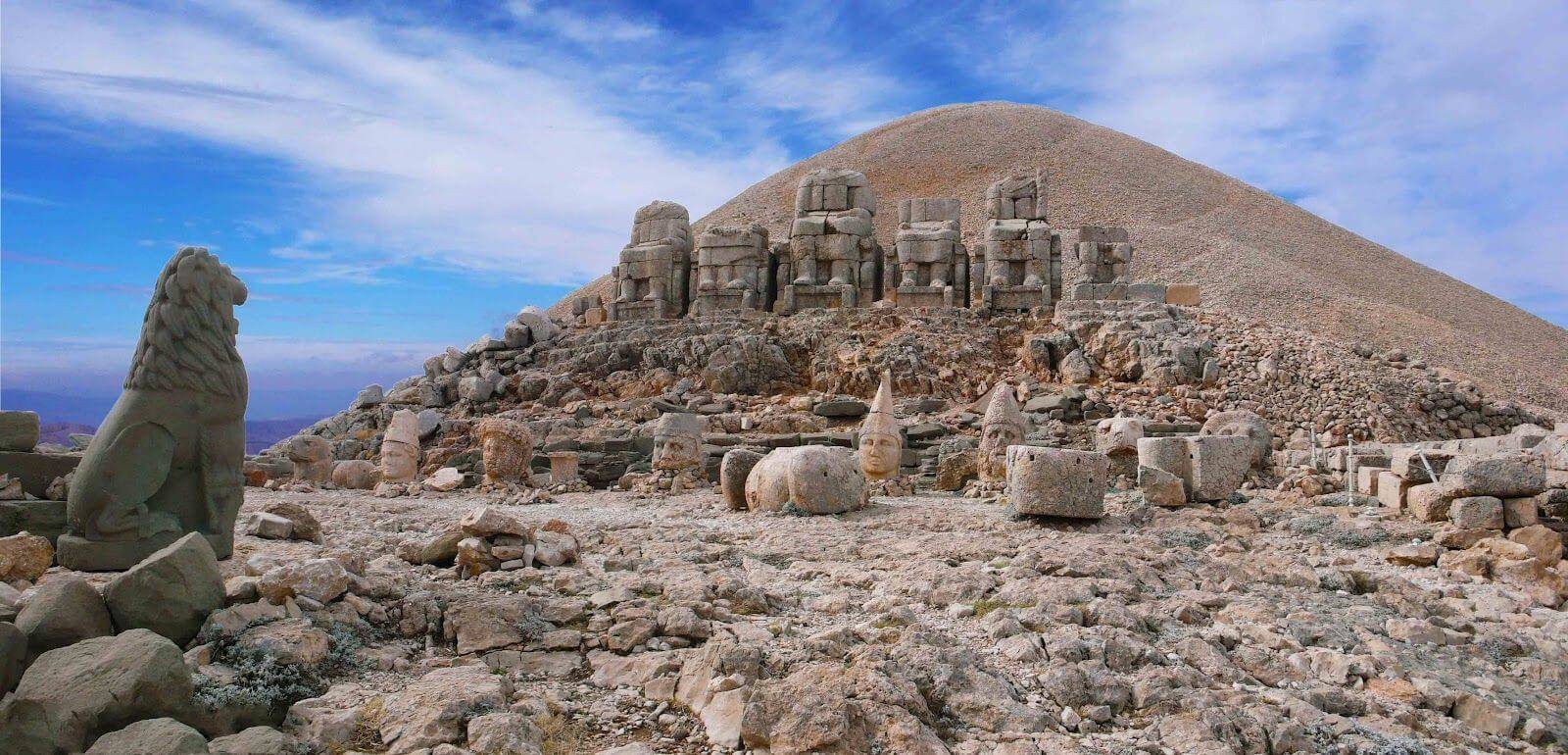 https://mdw-travel-data-us-east-1.s3.amazonaws.com/img/country/Turkey/Mount-Nemrut/img_03.jpg