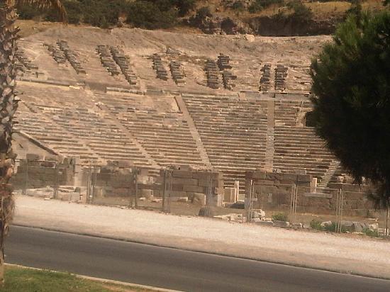 https://mdw-travel-data-us-east-1.s3.amazonaws.com/img/country/Turkey/Pedasa-Ancient-City/img_00.jpg