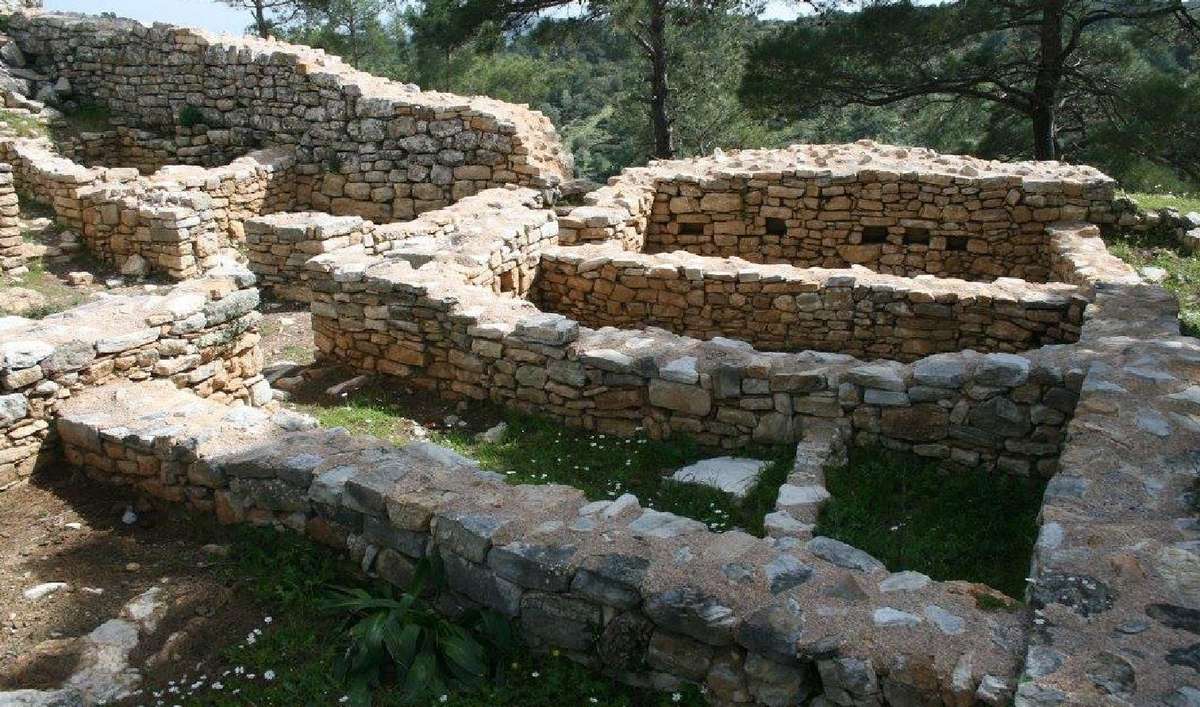 https://mdw-travel-data-us-east-1.s3.amazonaws.com/img/country/Turkey/Pedasa-Ancient-City/img_01.jpg
