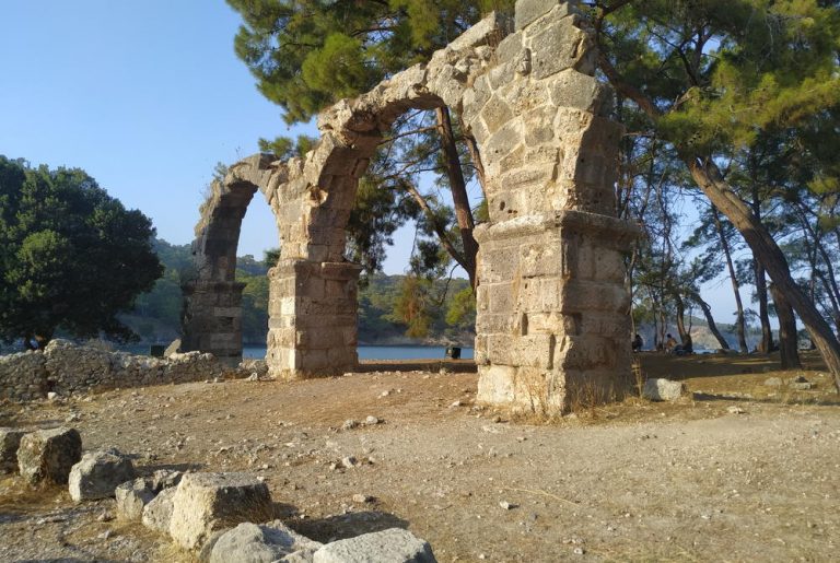 https://mdw-travel-data-us-east-1.s3.amazonaws.com/img/country/Turkey/Phaselis/img_02.jpg