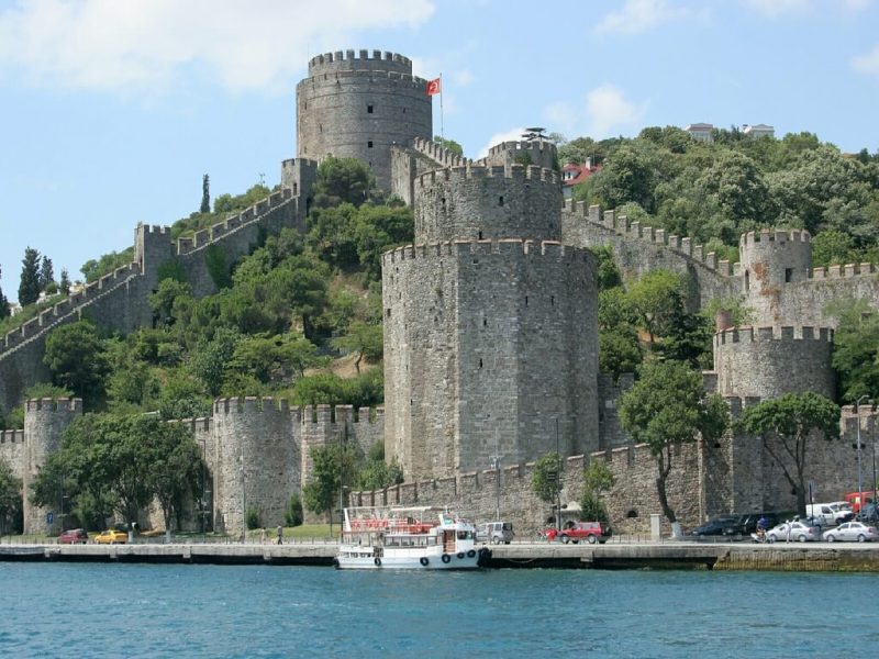 https://mdw-travel-data-us-east-1.s3.amazonaws.com/img/country/Turkey/Rumeli-Fortress/img_00.jpg