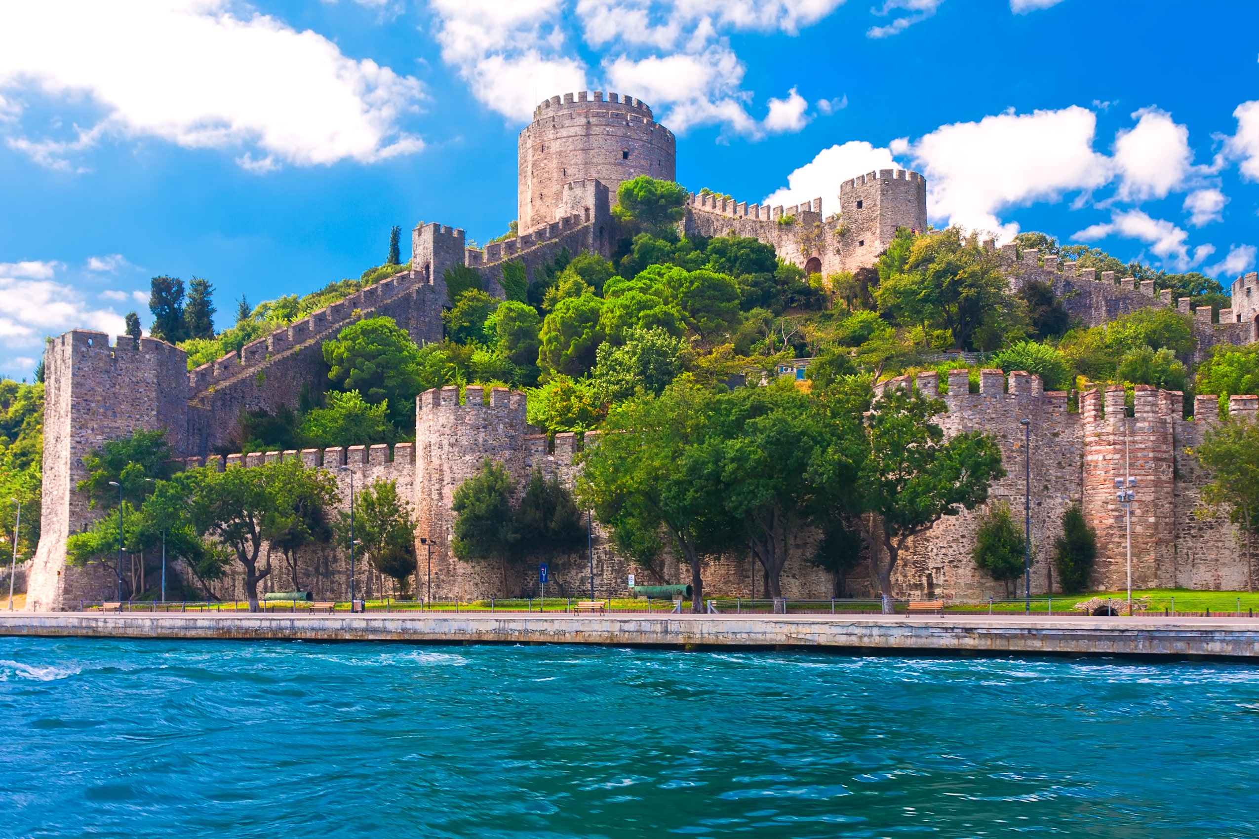 https://mdw-travel-data-us-east-1.s3.amazonaws.com/img/country/Turkey/Rumeli-Fortress/img_01.jpg