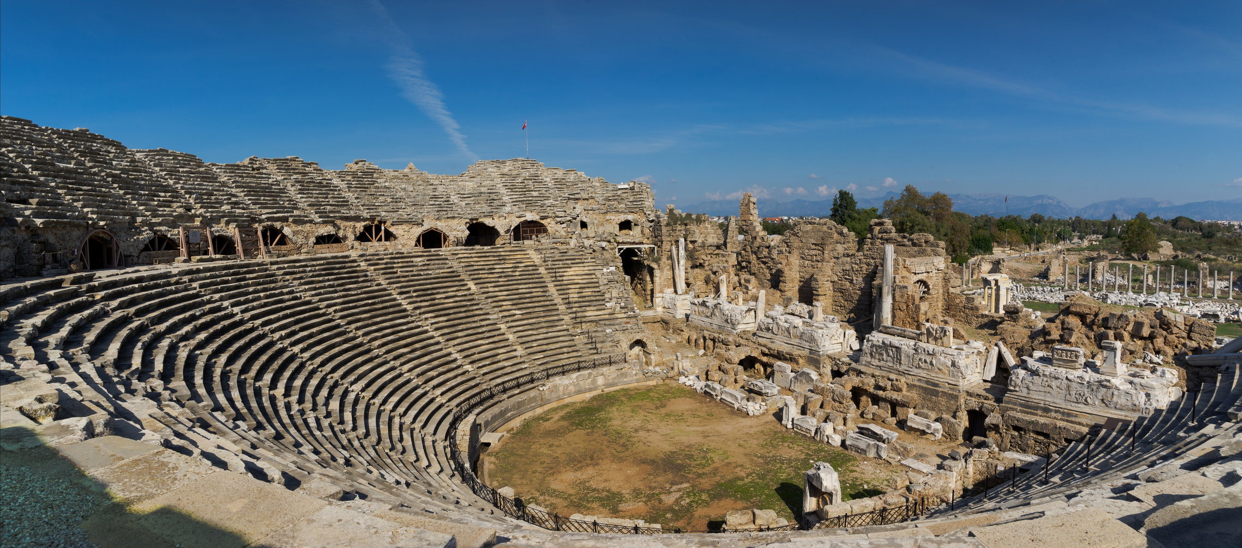 https://mdw-travel-data-us-east-1.s3.amazonaws.com/img/country/Turkey/Side-Amphitheater/img_00.jpg