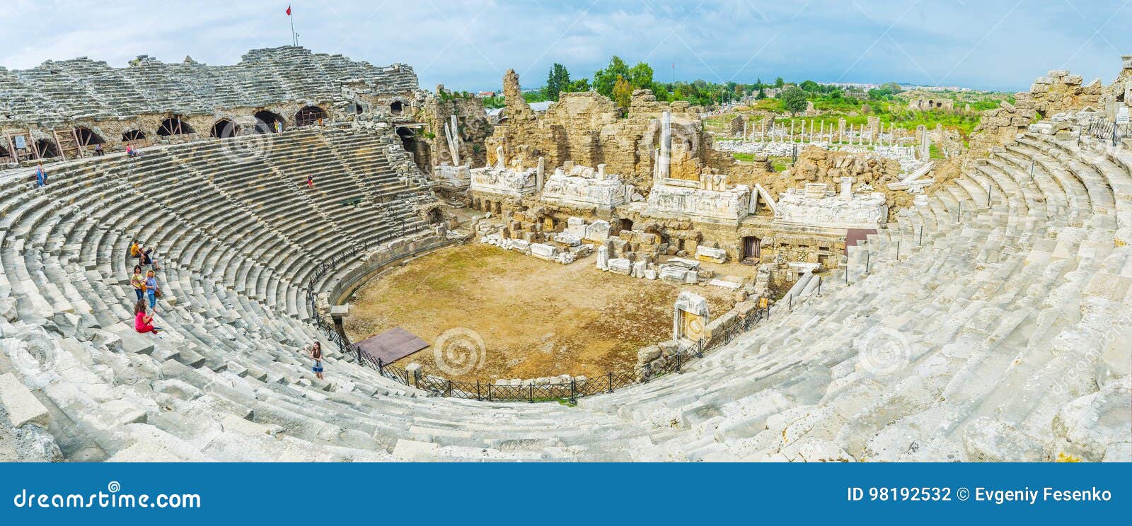 https://mdw-travel-data-us-east-1.s3.amazonaws.com/img/country/Turkey/Side-Amphitheater/img_02.jpg