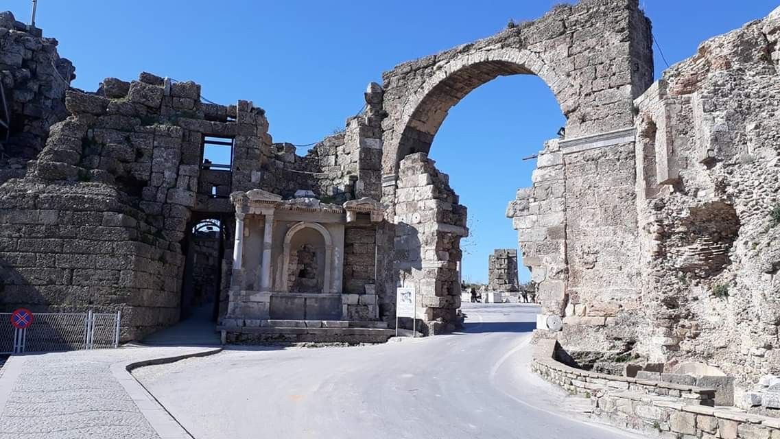 https://mdw-travel-data-us-east-1.s3.amazonaws.com/img/country/Turkey/Side-Ancient-City/img_01.jpg