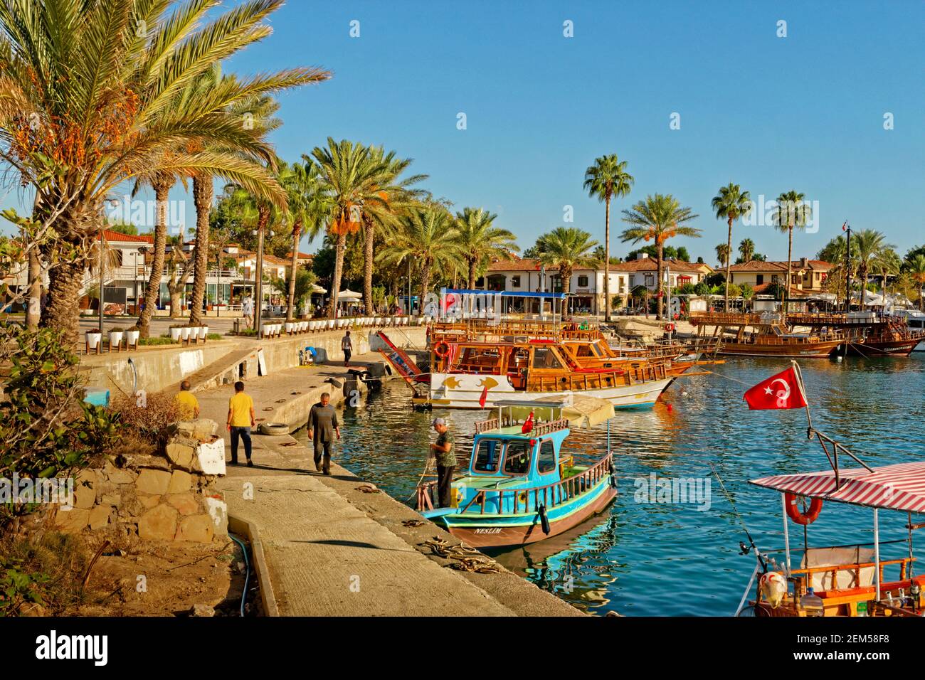 https://mdw-travel-data-us-east-1.s3.amazonaws.com/img/country/Turkey/Side-Harbor/img_02.jpg