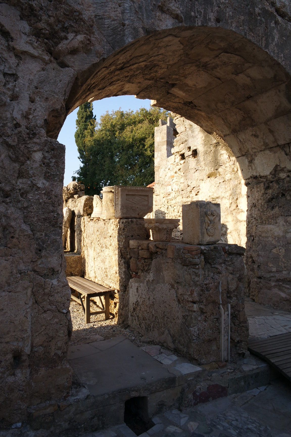 https://mdw-travel-data-us-east-1.s3.amazonaws.com/img/country/Turkey/Side-Museum/img_00.jpg