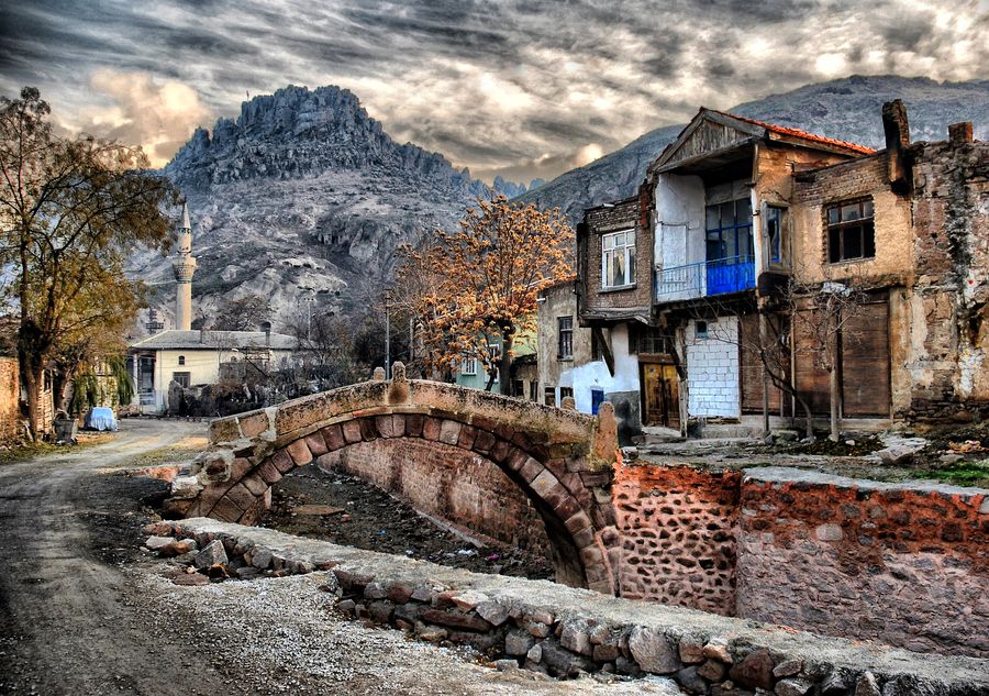 https://mdw-travel-data-us-east-1.s3.amazonaws.com/img/country/Turkey/Sille/img_00.jpg
