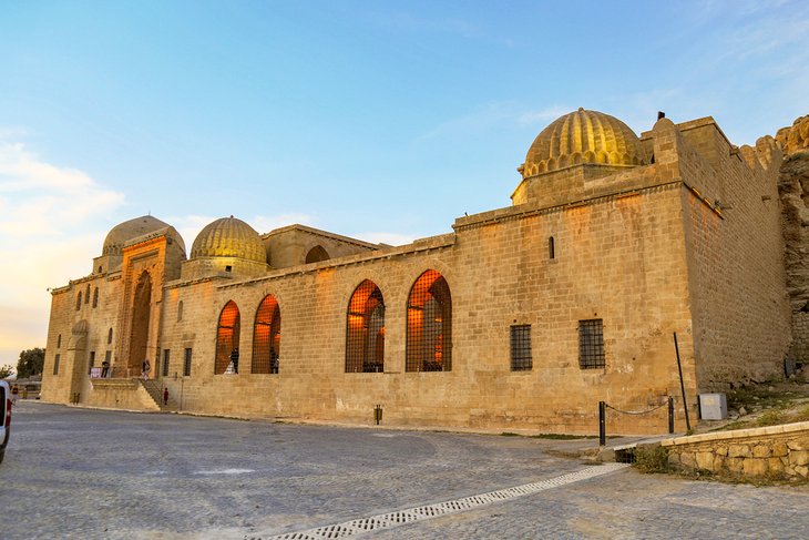 https://mdw-travel-data-us-east-1.s3.amazonaws.com/img/country/Turkey/Sircali-Medrese/img_03.jpg