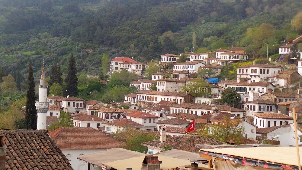 https://mdw-travel-data-us-east-1.s3.amazonaws.com/img/country/Turkey/Sirince/img_02.jpg