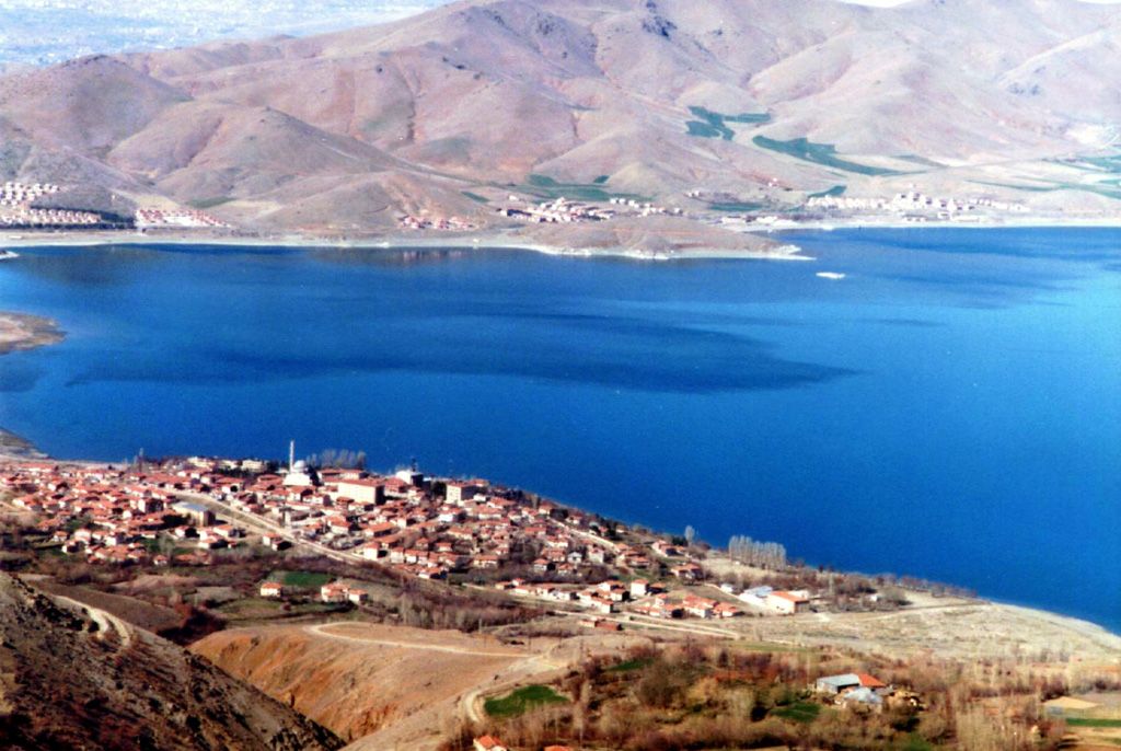 https://mdw-travel-data-us-east-1.s3.amazonaws.com/img/country/Turkey/Sivrice-Beach/img_03.jpg