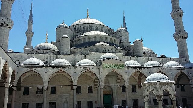 https://mdw-travel-data-us-east-1.s3.amazonaws.com/img/country/Turkey/Sultan-Ahmed-Mosque--Blue-Mosque-/img_02.jpg