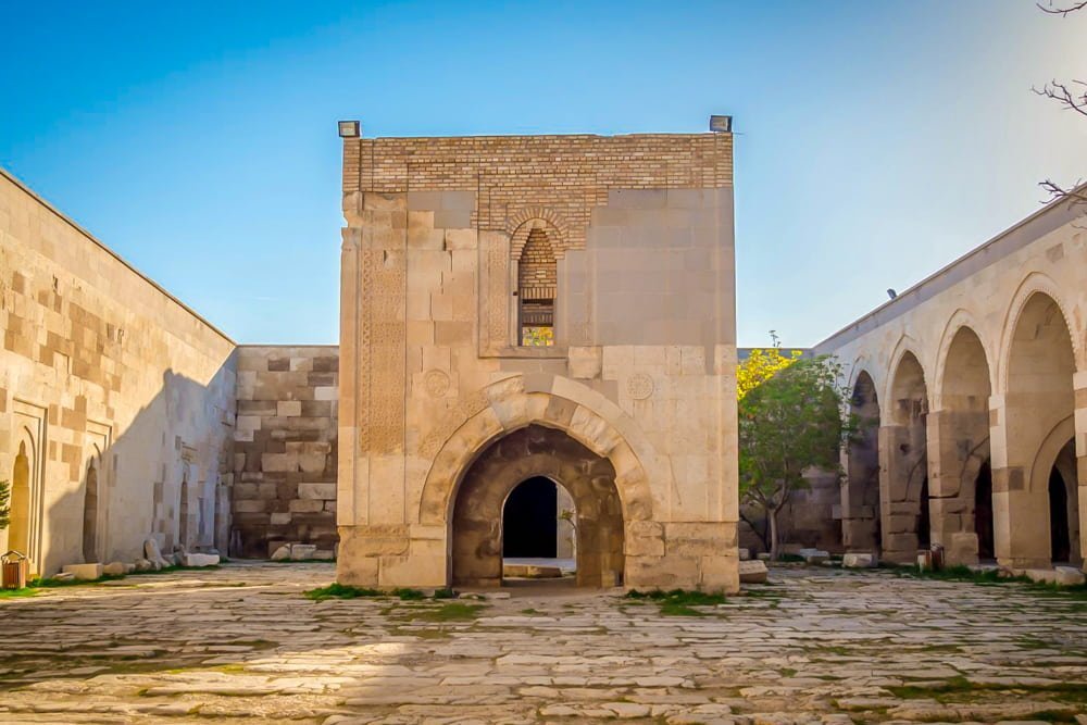 https://mdw-travel-data-us-east-1.s3.amazonaws.com/img/country/Turkey/Sultanhani-Caravanserai/img_03.jpg