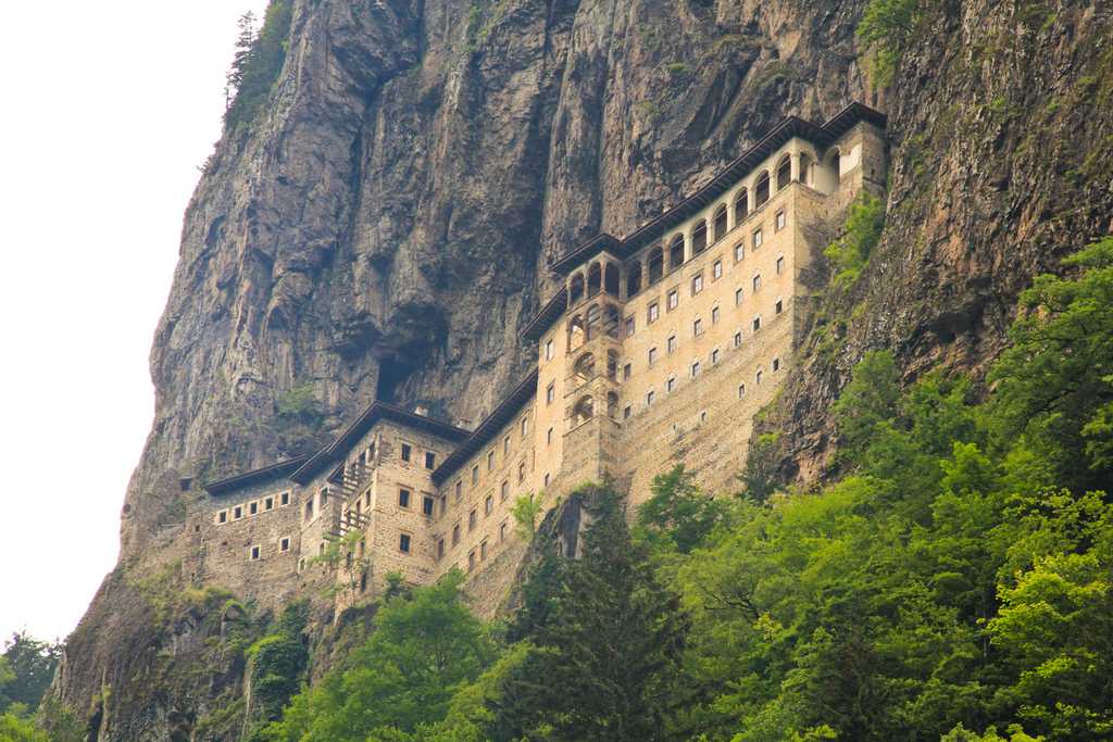 https://mdw-travel-data-us-east-1.s3.amazonaws.com/img/country/Turkey/Sumela-Monastery/img_02.jpg