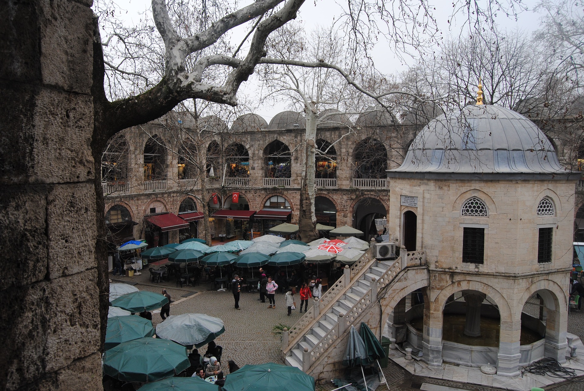 https://mdw-travel-data-us-east-1.s3.amazonaws.com/img/country/Turkey/Tarihi-Bursa-Ipek-Han/img_01.jpg