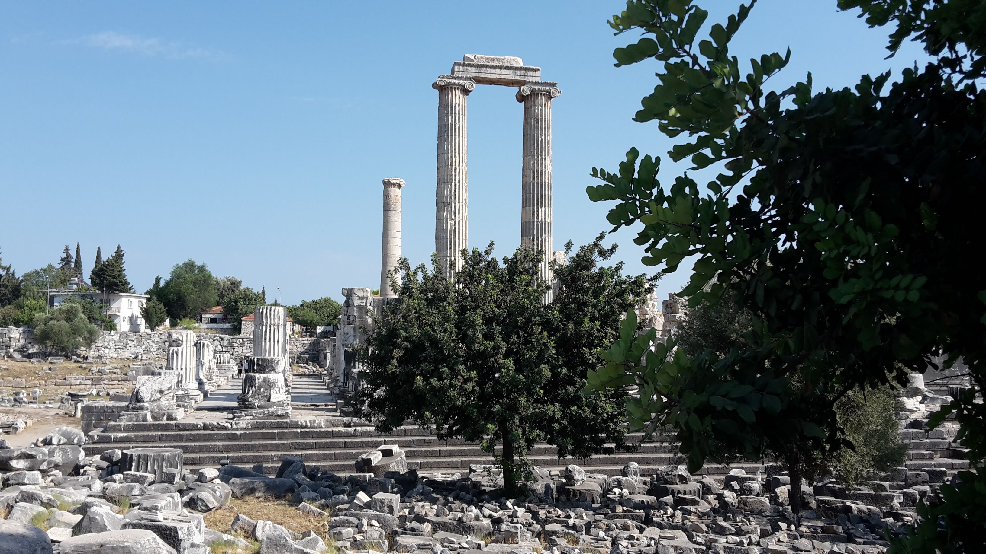 https://mdw-travel-data-us-east-1.s3.amazonaws.com/img/country/Turkey/Temple-of-Apollo/img_02.jpg