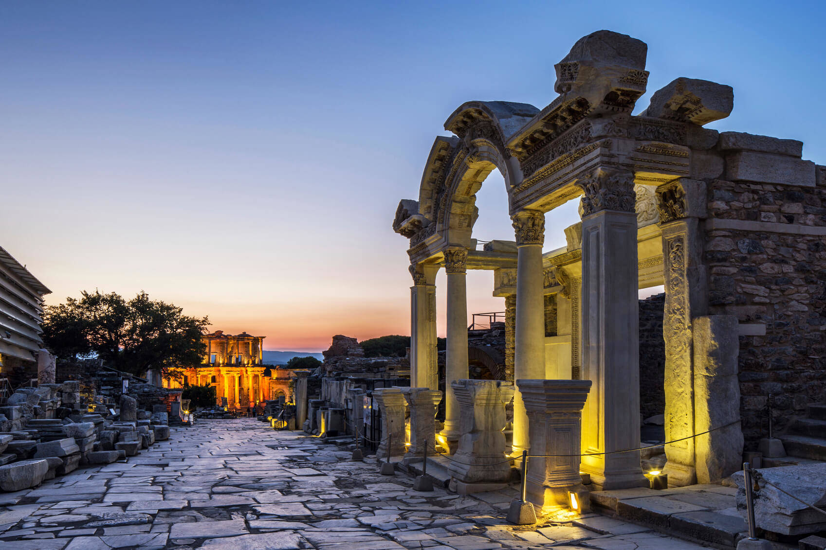 https://mdw-travel-data-us-east-1.s3.amazonaws.com/img/country/Turkey/Temple-of-Hadrian/img_00.jpg