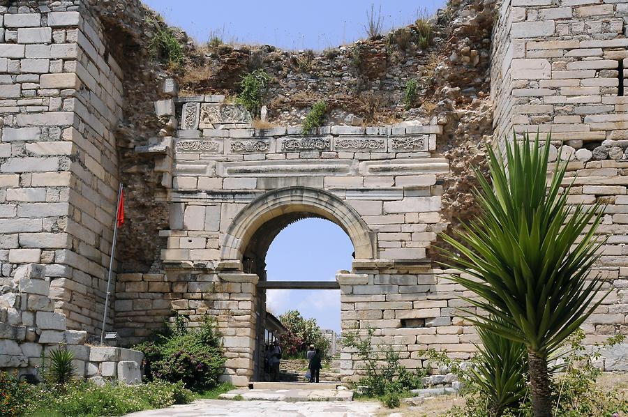 https://mdw-travel-data-us-east-1.s3.amazonaws.com/img/country/Turkey/The-Basilica-of-St-John/img_01.jpg