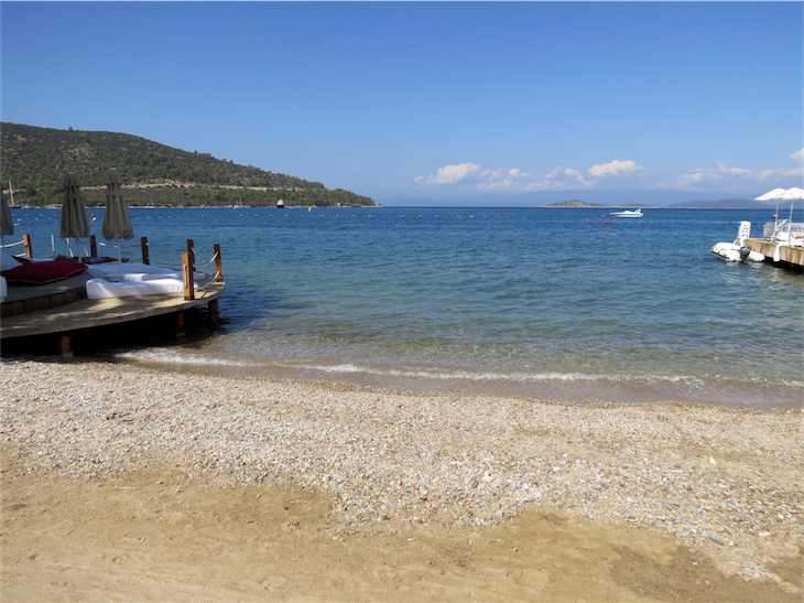 https://mdw-travel-data-us-east-1.s3.amazonaws.com/img/country/Turkey/Torba-Beach/img_01.jpg