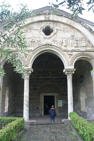 https://mdw-travel-data-us-east-1.s3.amazonaws.com/img/country/Turkey/Trabzon-Hagia-Sophia-Museum/img_03.jpg
