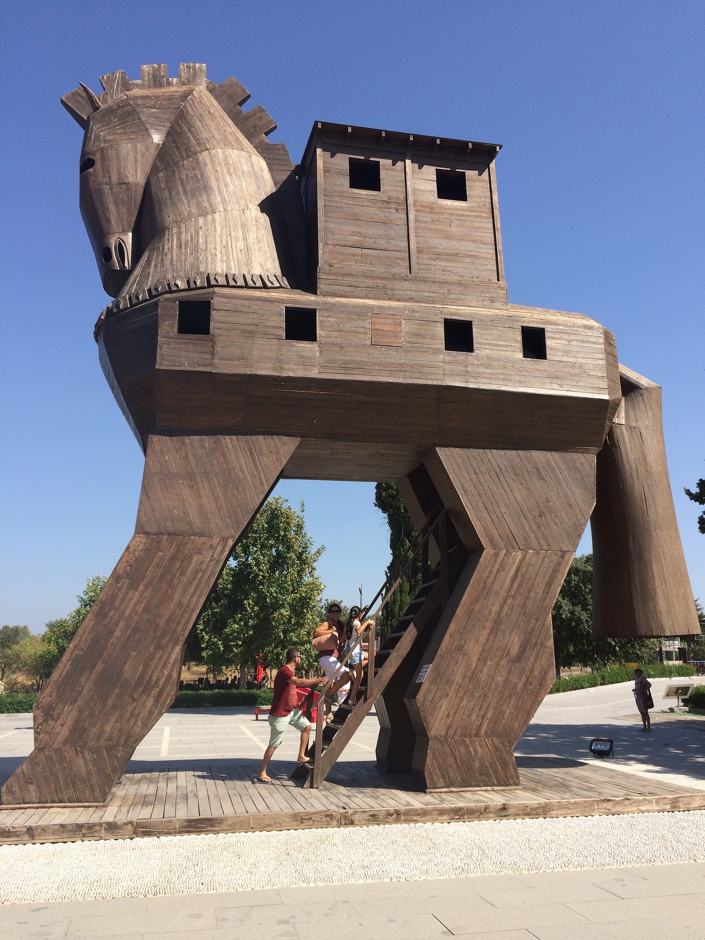 https://mdw-travel-data-us-east-1.s3.amazonaws.com/img/country/Turkey/Troy-Ancient-City/img_03.jpg