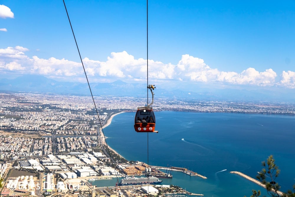 https://mdw-travel-data-us-east-1.s3.amazonaws.com/img/country/Turkey/Tunektepe-Cable-Car/img_02.jpg
