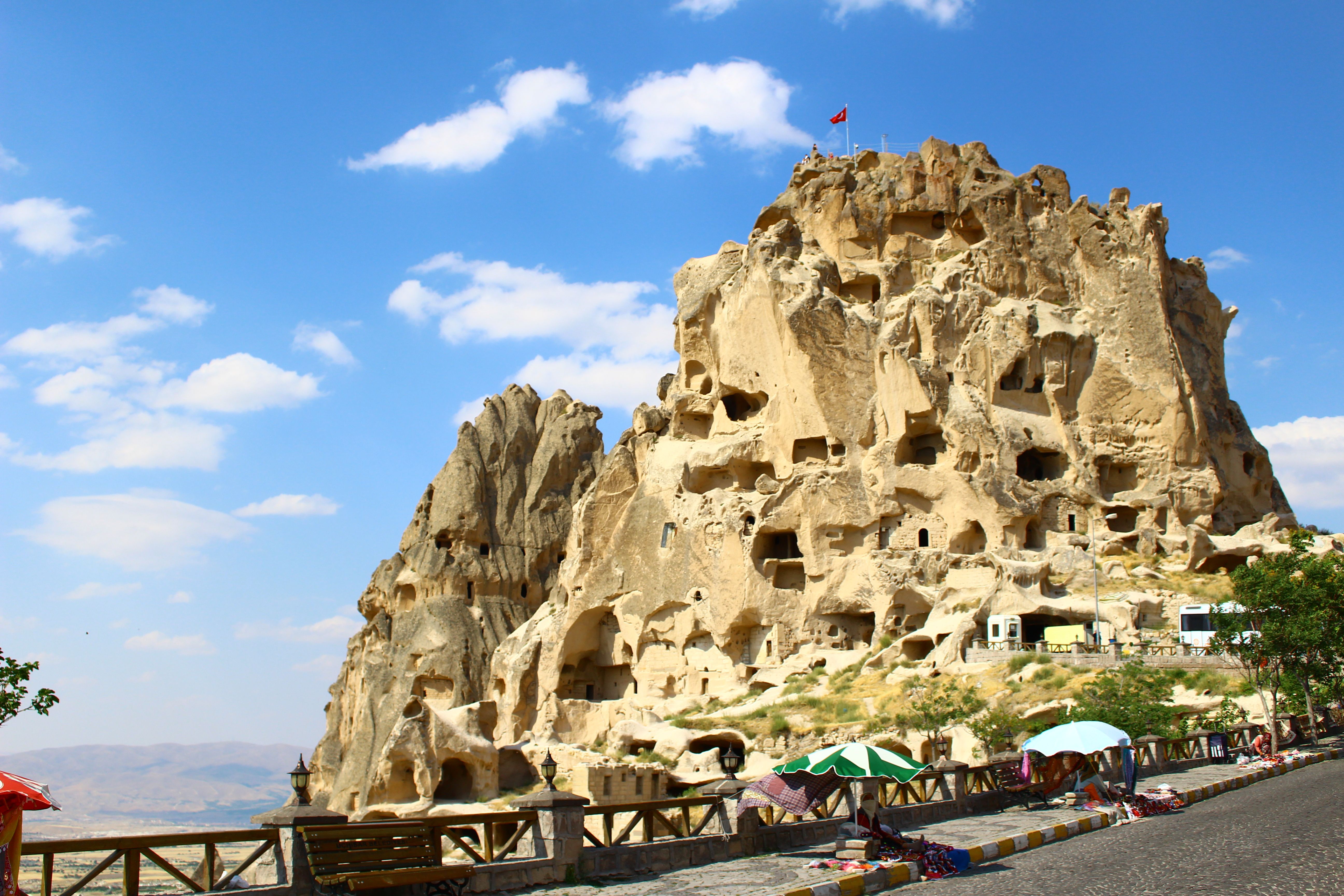 https://mdw-travel-data-us-east-1.s3.amazonaws.com/img/country/Turkey/Uchisar-Castle/img_00.jpg