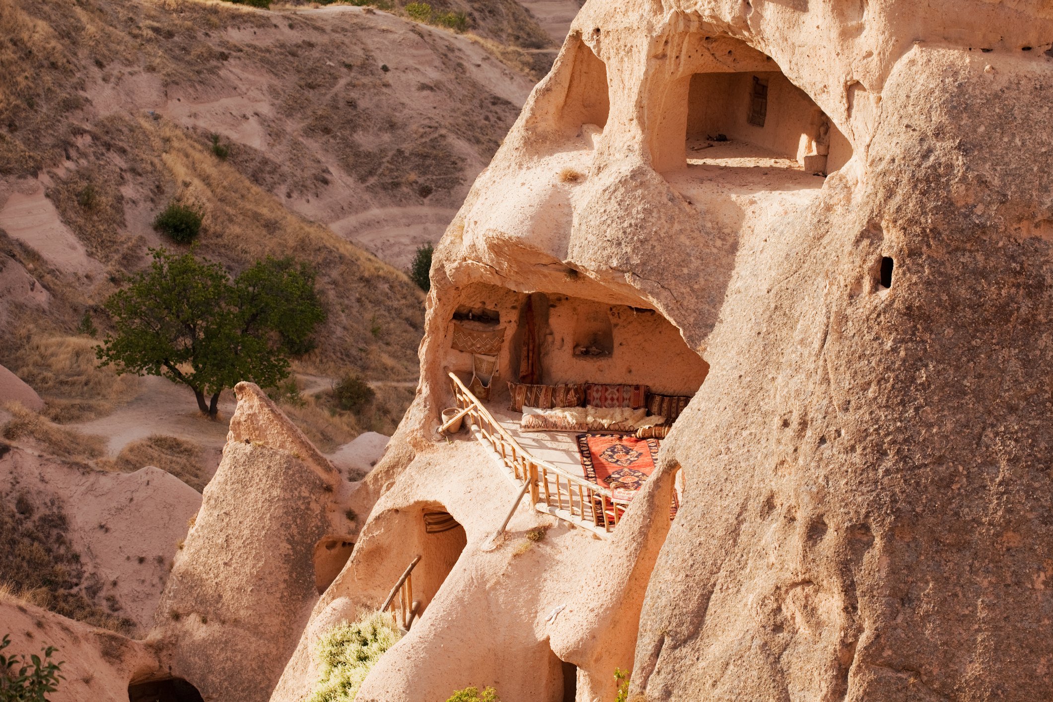 https://mdw-travel-data-us-east-1.s3.amazonaws.com/img/country/Turkey/Urgup-Fairy-Chimneys/img_00.jpg