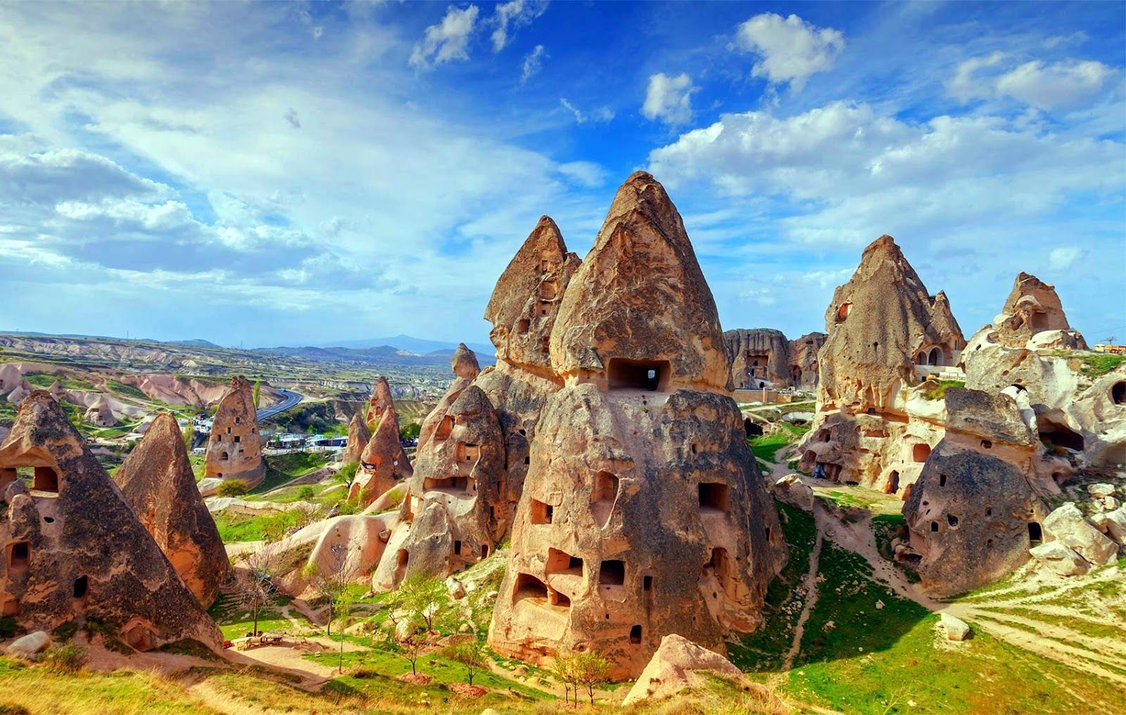 https://mdw-travel-data-us-east-1.s3.amazonaws.com/img/country/Turkey/Urgup-Fairy-Chimneys/img_01.jpg