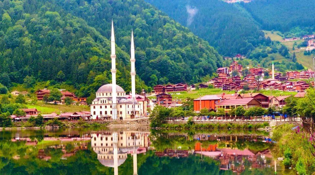 https://mdw-travel-data-us-east-1.s3.amazonaws.com/img/country/Turkey/Uzungol/img_03.jpg