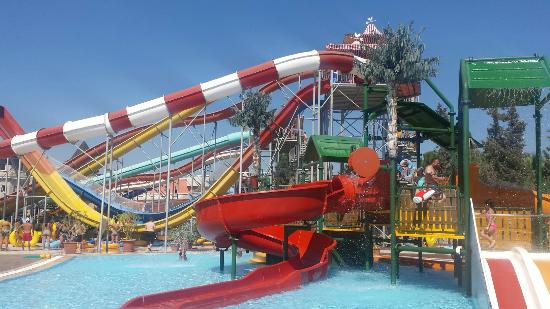 https://mdw-travel-data-us-east-1.s3.amazonaws.com/img/country/Turkey/Yali-Castle-Aquapark/img_01.jpg