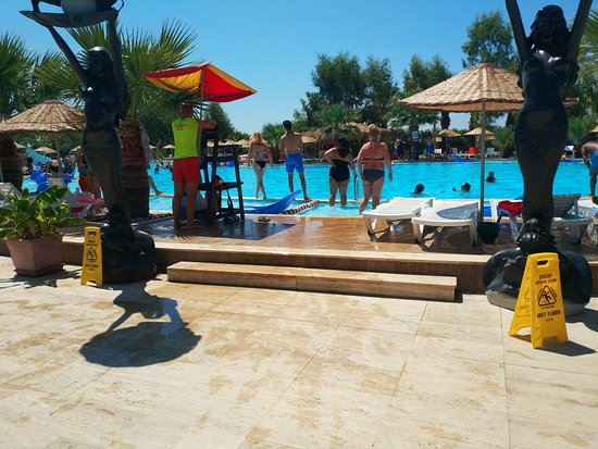 https://mdw-travel-data-us-east-1.s3.amazonaws.com/img/country/Turkey/Yali-Castle-Aquapark/img_02.jpg