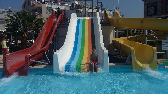 https://mdw-travel-data-us-east-1.s3.amazonaws.com/img/country/Turkey/Yali-Castle-Aquapark/img_03.jpg