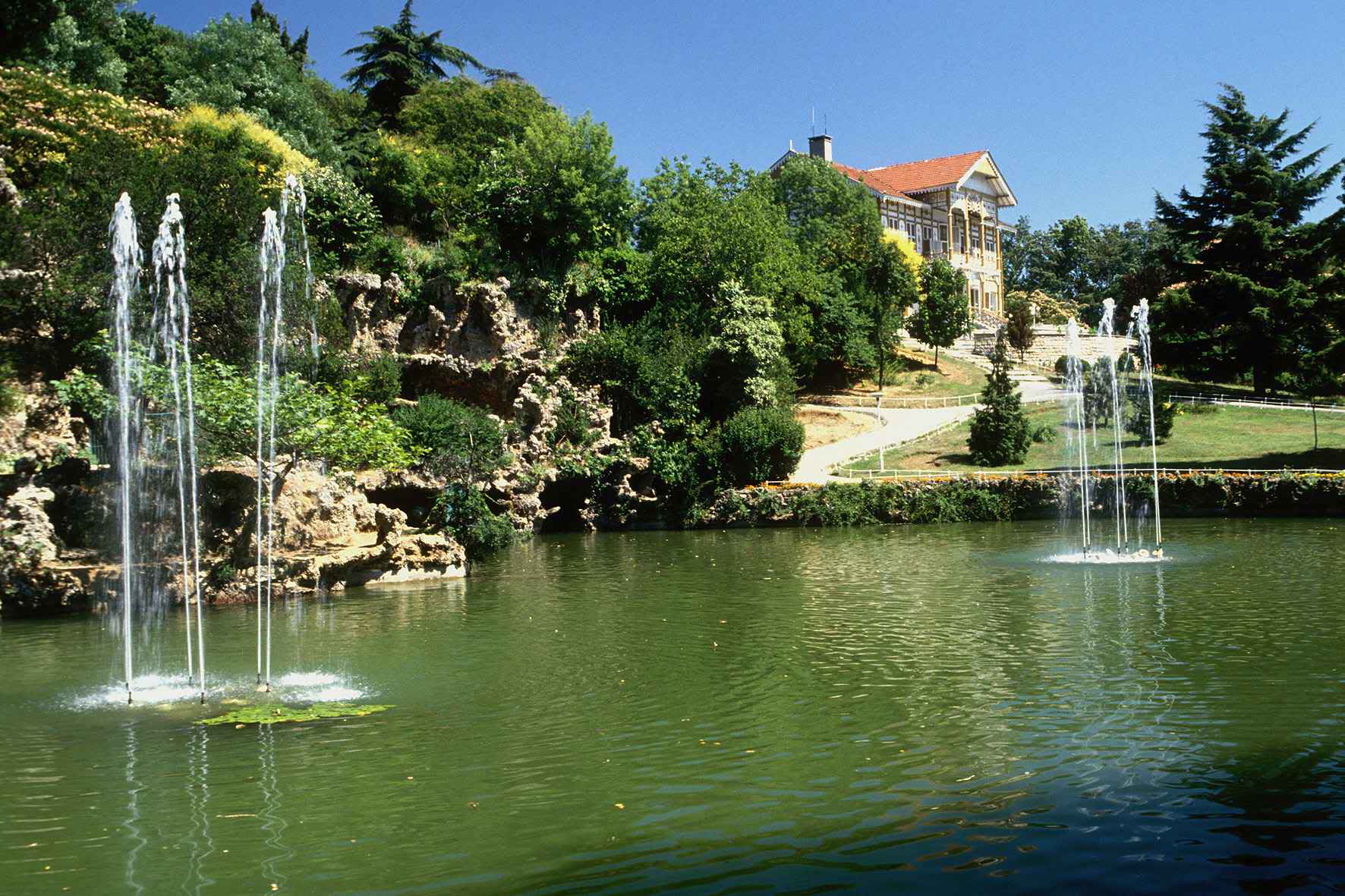 https://mdw-travel-data-us-east-1.s3.amazonaws.com/img/country/Turkey/Yildiz-Park/img_02.jpg