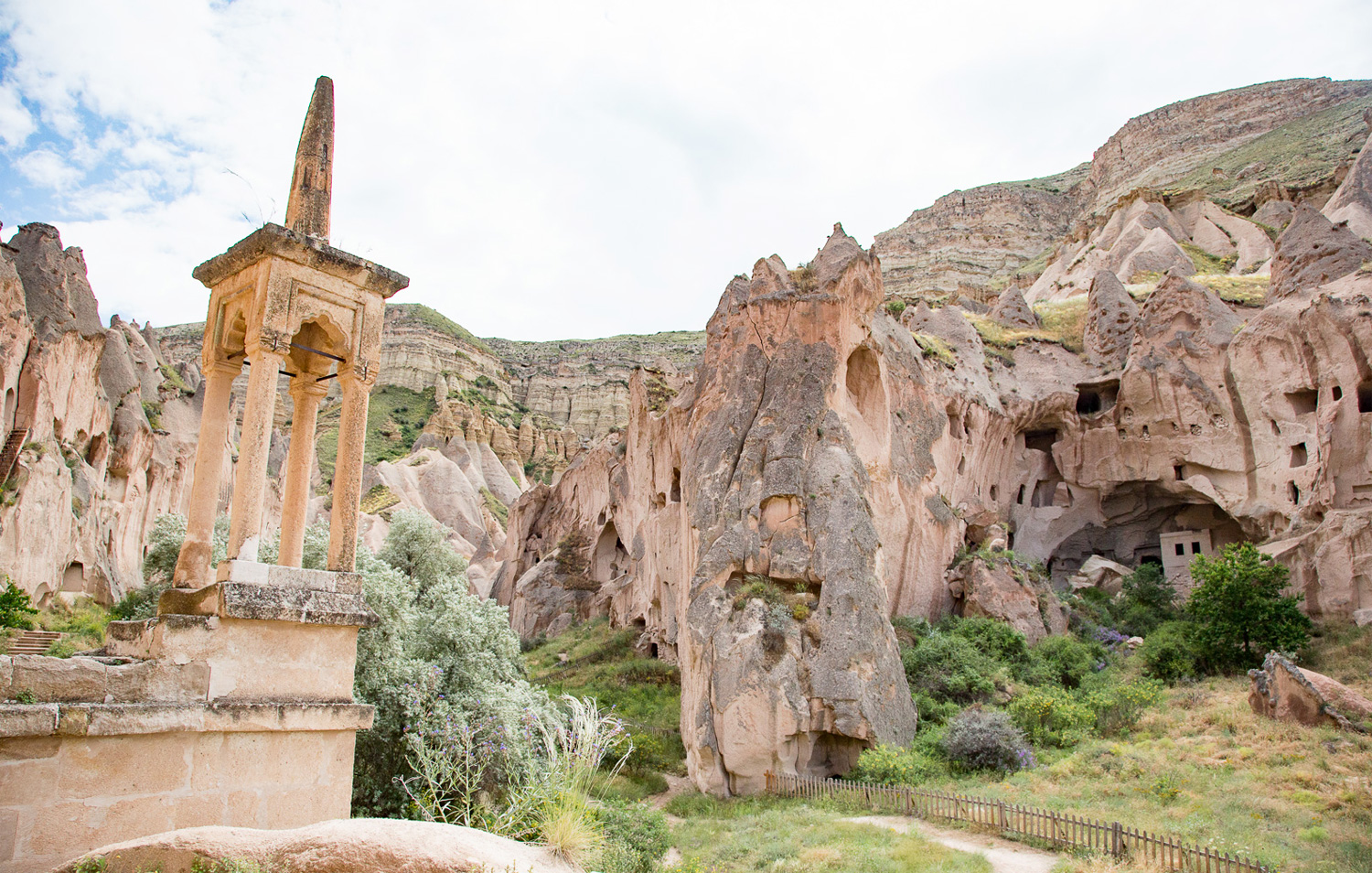 https://mdw-travel-data-us-east-1.s3.amazonaws.com/img/country/Turkey/Zelve-Open-Air-Museum/img_00.jpg