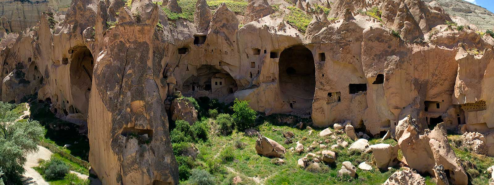 https://mdw-travel-data-us-east-1.s3.amazonaws.com/img/country/Turkey/Zelve-Open-Air-Museum/img_01.jpg