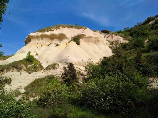 https://mdw-travel-data-us-east-1.s3.amazonaws.com/img/country/Turkey/Zemi-Valley/img_02.jpg