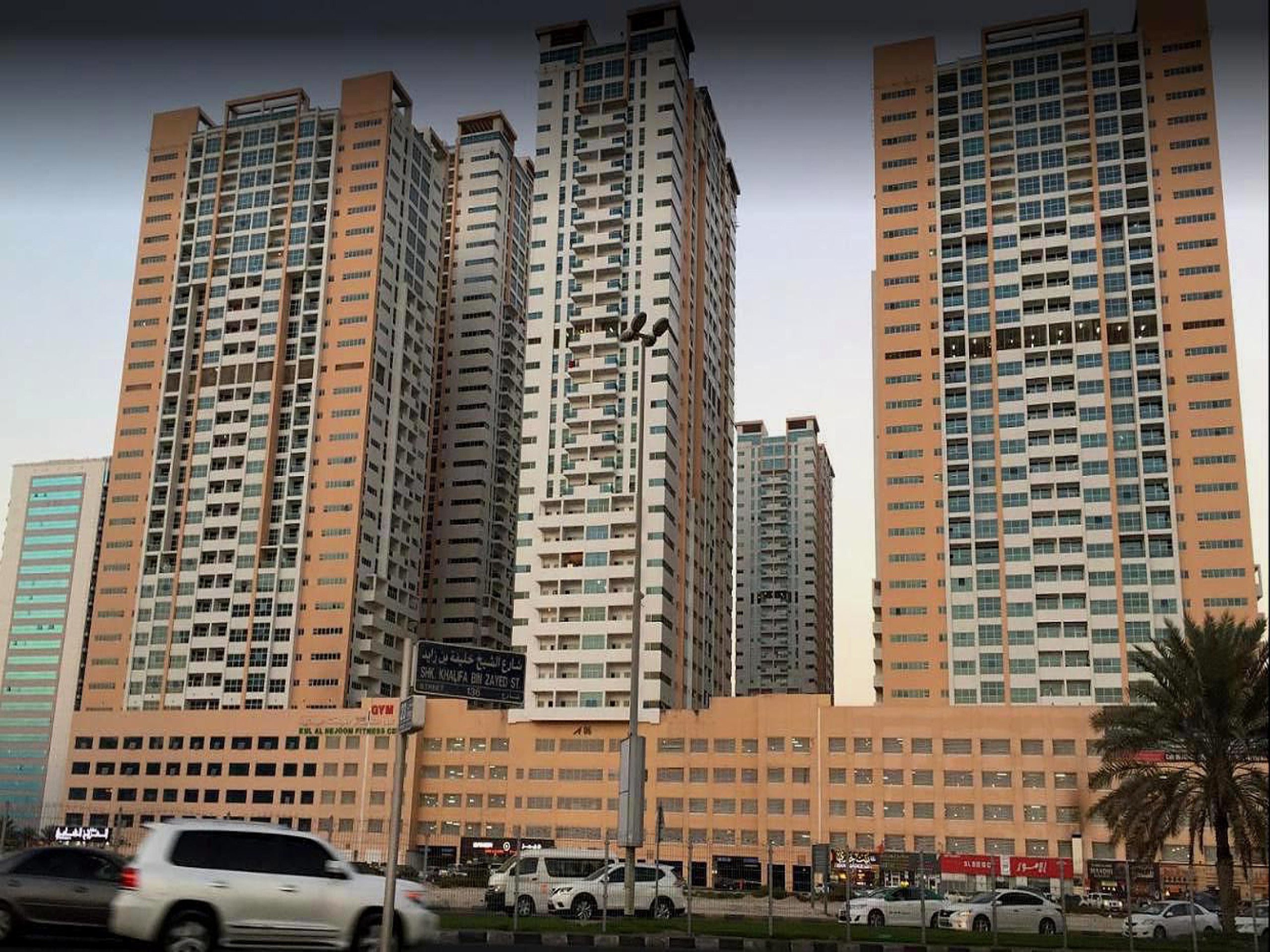 https://mdw-travel-data-us-east-1.s3.amazonaws.com/img/country/United-Arab-Emirates/Ajman-One-Towers/img_00.jpg