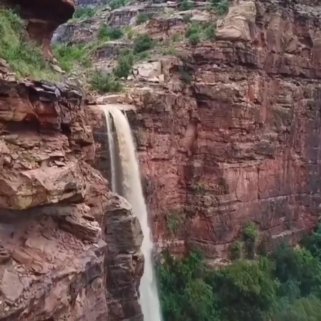 https://mdw-travel-data-us-east-1.s3.amazonaws.com/img/country/United-Arab-Emirates/Al-Batayeh-Waterfall/img_03.jpg