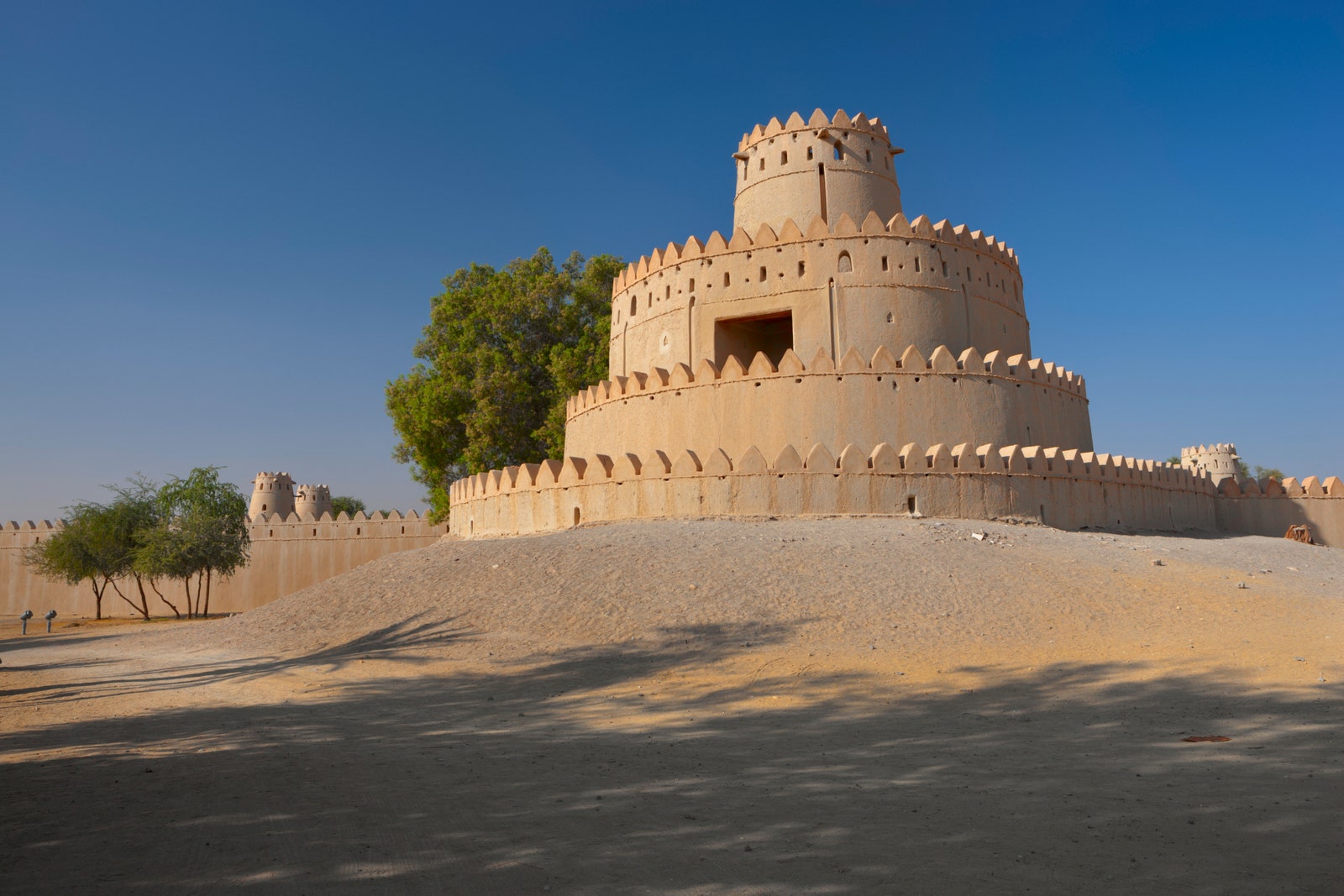 https://mdw-travel-data-us-east-1.s3.amazonaws.com/img/country/United-Arab-Emirates/Al-Jahili-Fort/img_02.jpg