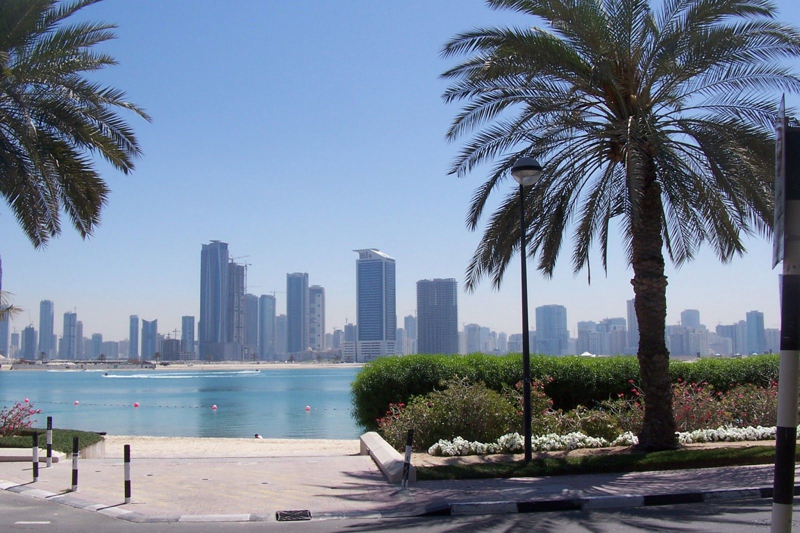 https://mdw-travel-data-us-east-1.s3.amazonaws.com/img/country/United-Arab-Emirates/Al-Mamzar-Beach-Park/img_02.jpg