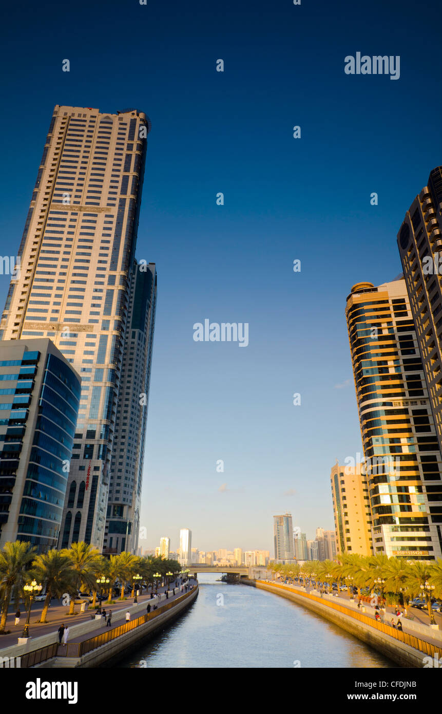 https://mdw-travel-data-us-east-1.s3.amazonaws.com/img/country/United-Arab-Emirates/Al-Qasba/img_01.jpg