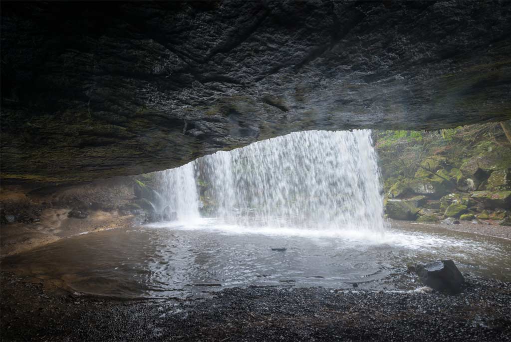https://mdw-travel-data-us-east-1.s3.amazonaws.com/img/country/United-Arab-Emirates/Al-Wurayah-Falls/img_01.jpg