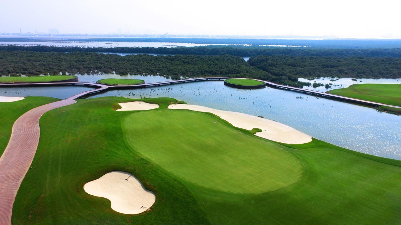 https://mdw-travel-data-us-east-1.s3.amazonaws.com/img/country/United-Arab-Emirates/Al-Zorah-Golf-Club/img_02.jpg