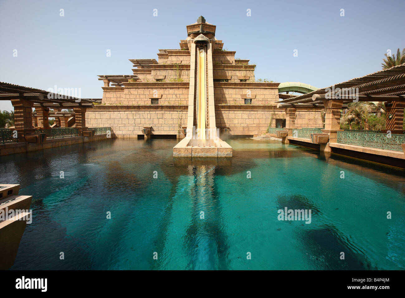 https://mdw-travel-data-us-east-1.s3.amazonaws.com/img/country/United-Arab-Emirates/Atlantis-The-Palm/img_02.jpg