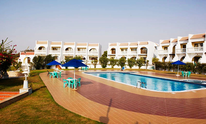 https://mdw-travel-data-us-east-1.s3.amazonaws.com/img/country/United-Arab-Emirates/Barracuda-Beach-Resort/img_03.jpg